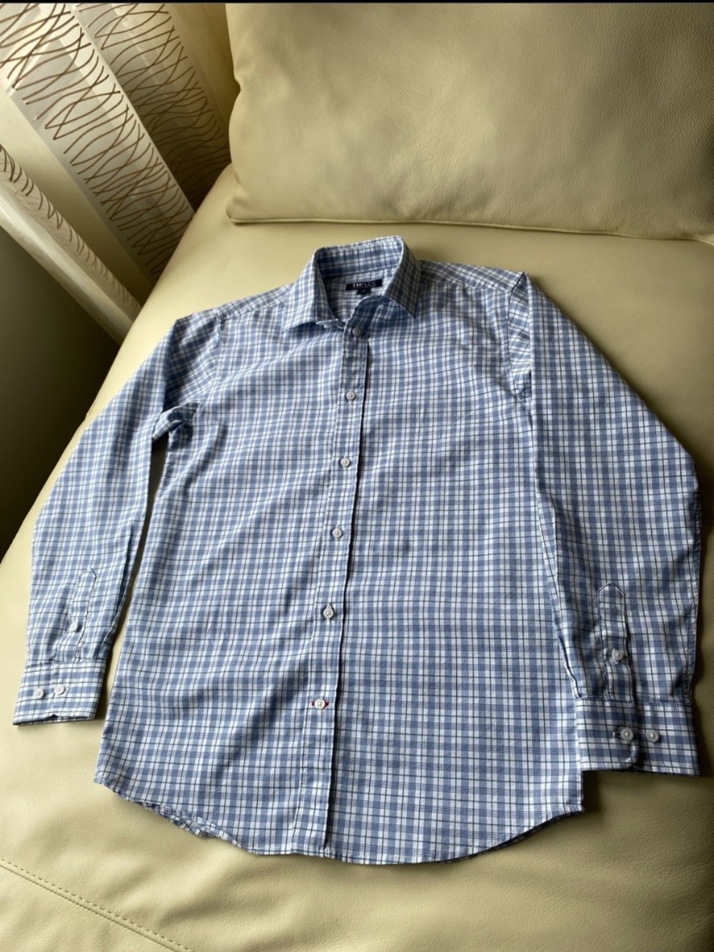 Bundle of boys clothes: 2 button down shirts and 5 shorts between 10-13 y old